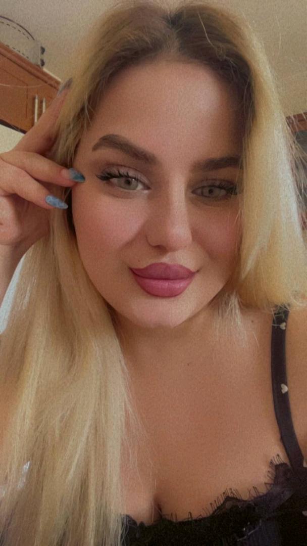 Ceren from Turkey on Camzey